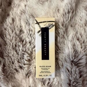 Fenty Beauty Gloss Bomb in RiRi